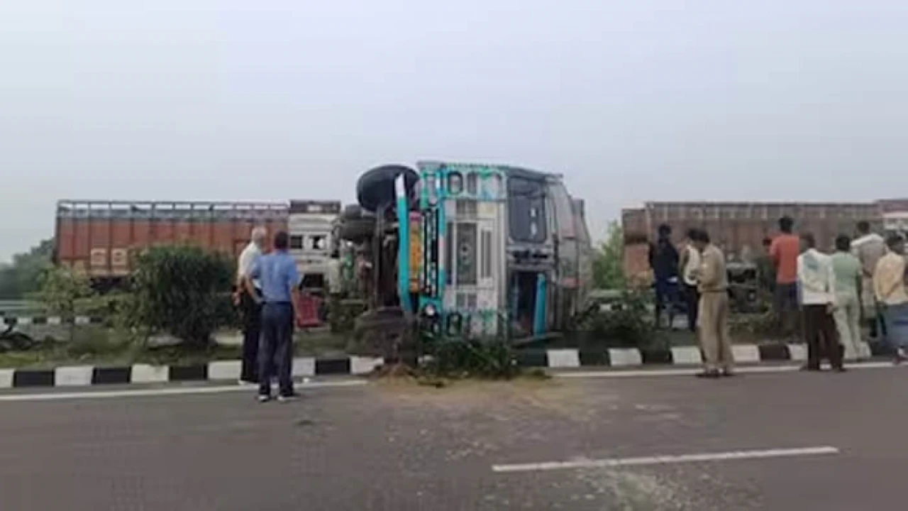 ভারতে এক্সপ্রেসওয়েতে ভয়াবহ দুর্ঘটনা, নিহত ১৮