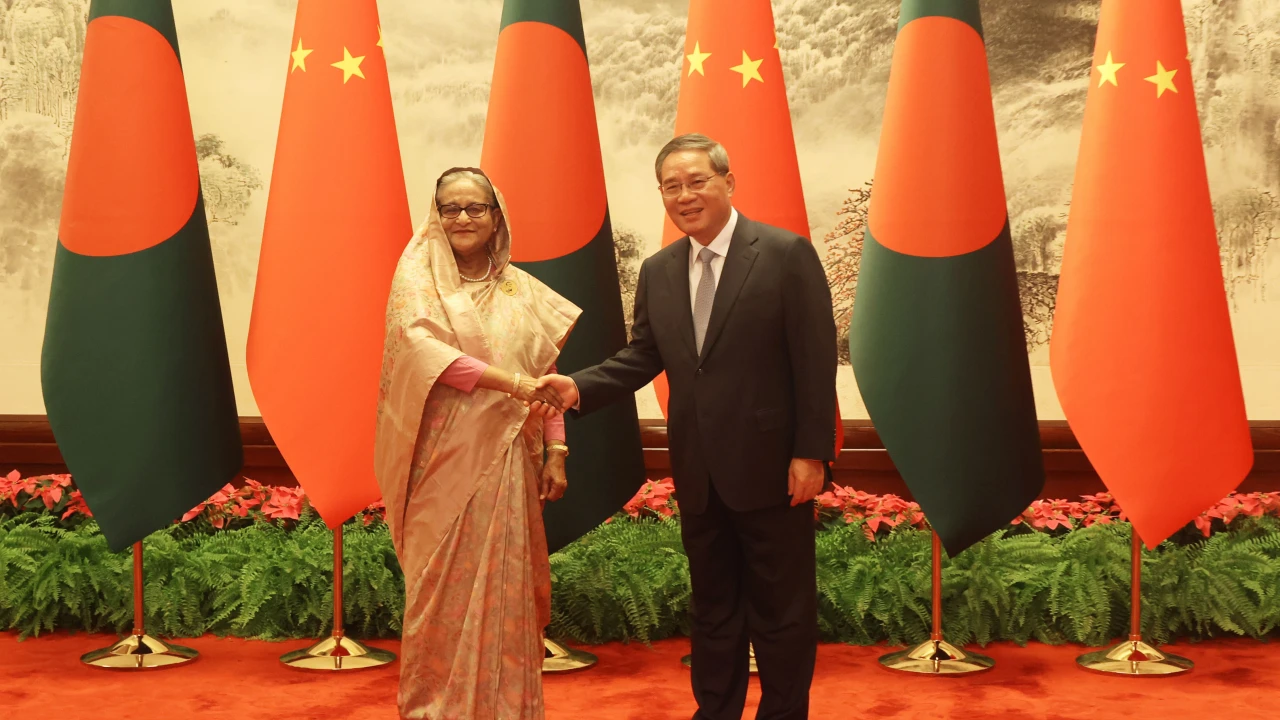 চীনের প্রধানমন্ত্রীর সঙ্গে শেখ হাসিনার বৈঠক অনুষ্ঠিত