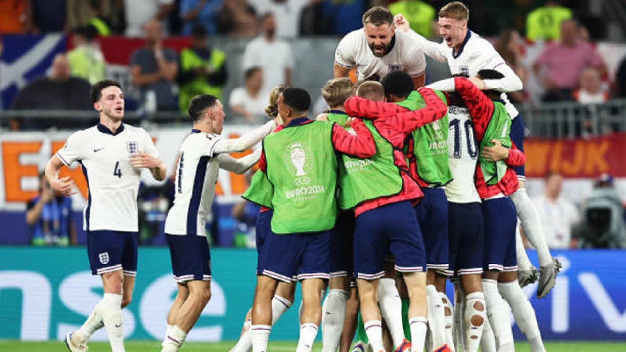 নেদারল্যান্ডসকে কাঁদিয়ে ফাইনালে ইংল্যান্ড