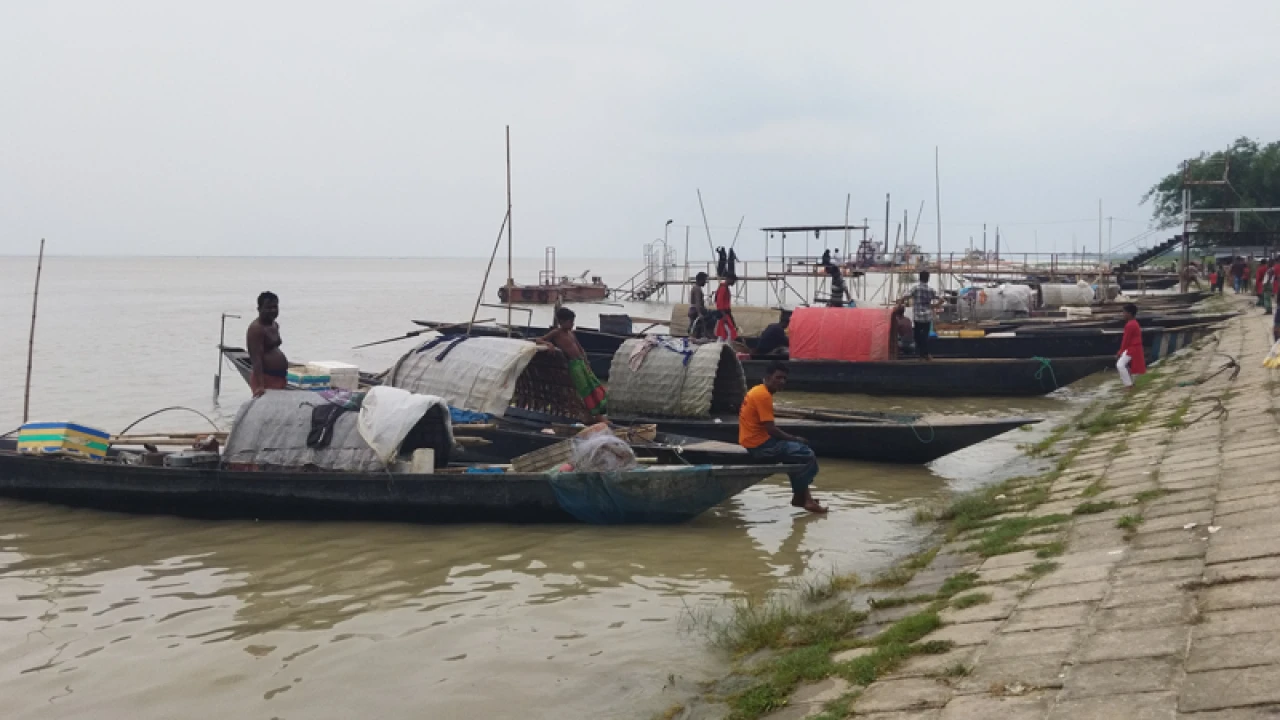 রাজবাড়ীতে বিপৎসীমার ওপরে পদ্মা নদীর পানি