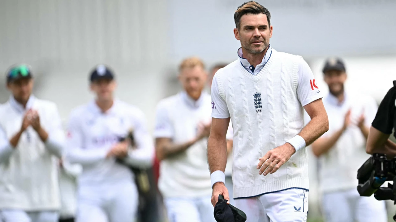 দাপুটে জয় দিয়ে অ্যান্ডারসনের বিদায়ী টেস্ট রাঙাল ইংল্যান্ড