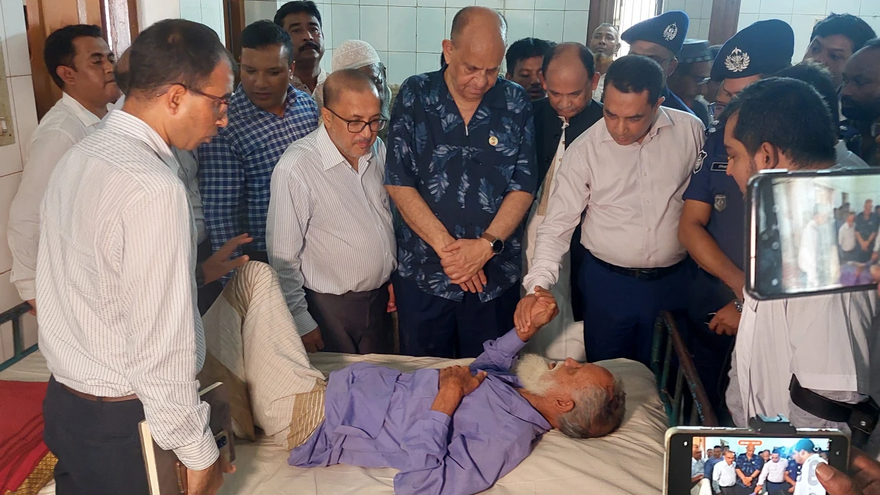 ঢাকায় ফিরে ব্যবস্থা নেবেন স্বাস্থ্যমন্ত্রী