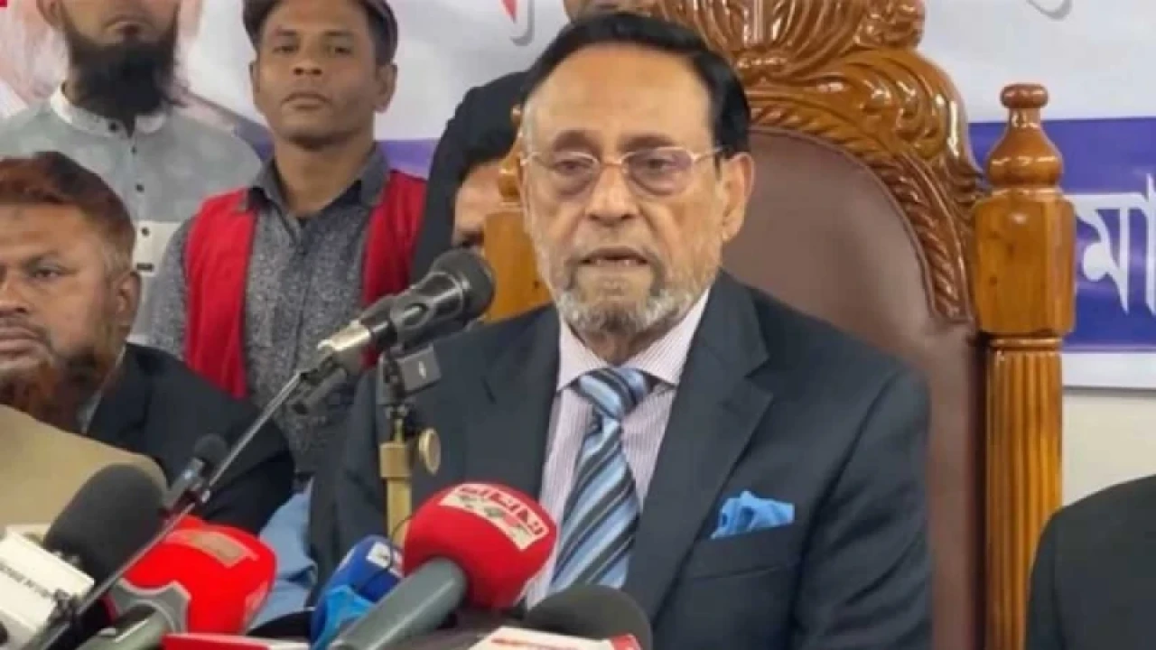 দুই নৌকায় পা দিয়েছে আওয়ামী লীগ