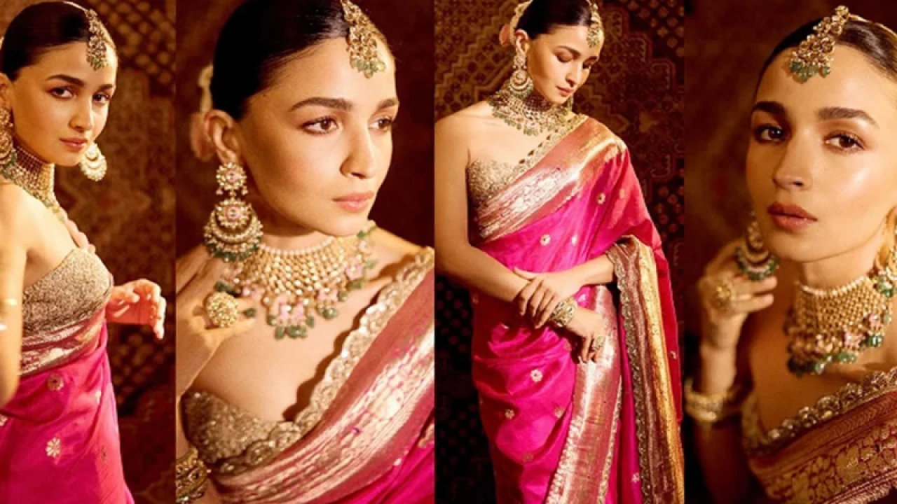 ১৬০ বছরের পুরোনো শাড়িতে আধুনিক আলিয়া