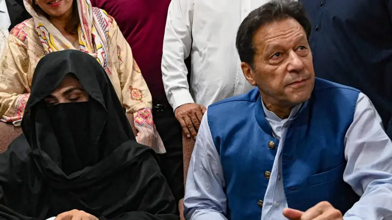 অবৈধ বিয়ের মামলা থেকে অব্যাহতি পেলেন ইমরান খান