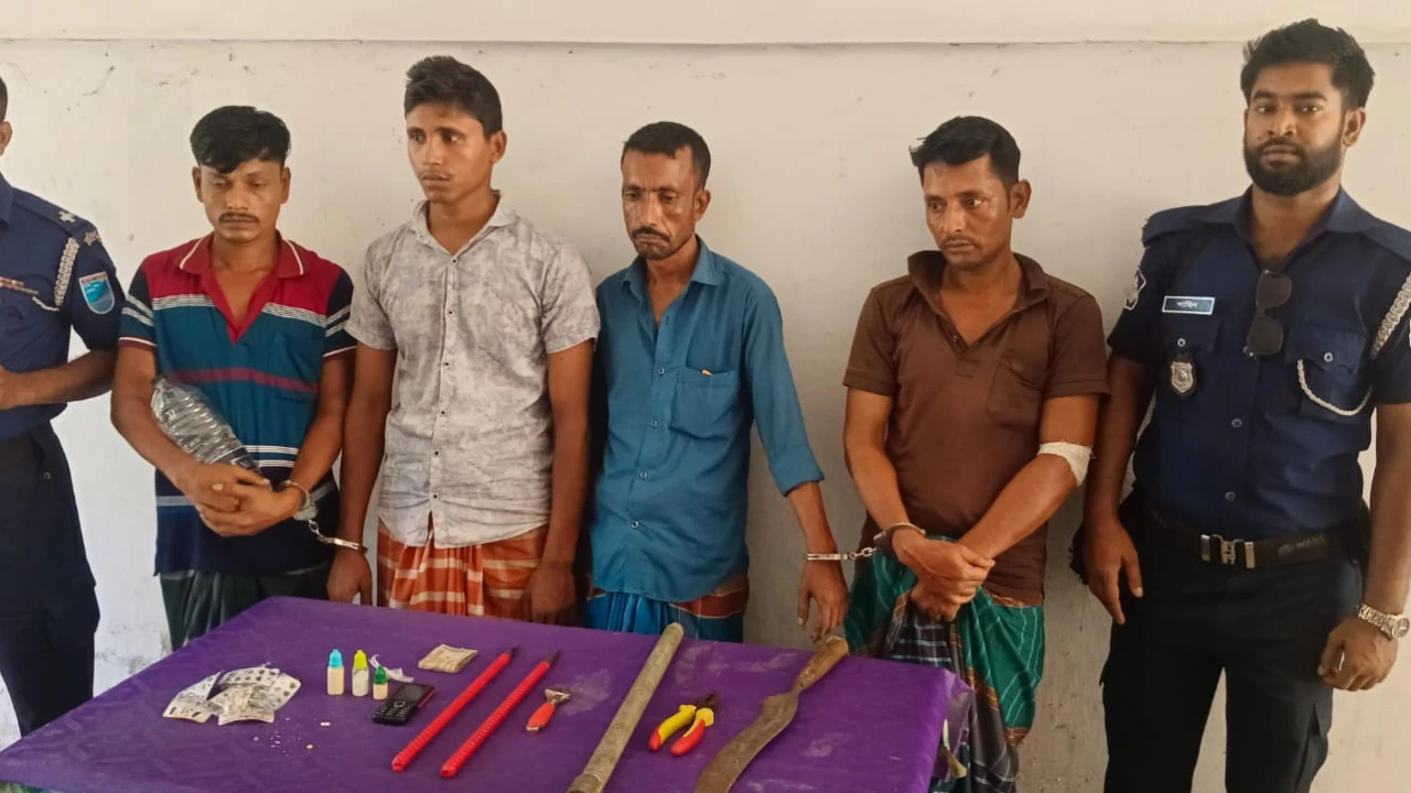 মসলার মধ্যে চেতনানাশক মিশিয়ে চুরি-ডাকাতি করতেন তারা