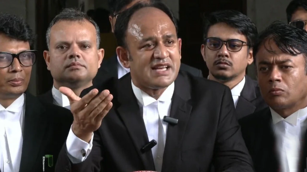 ছাত্রদের অপেক্ষা করতে বললেন ব্যারিস্টার সুমন