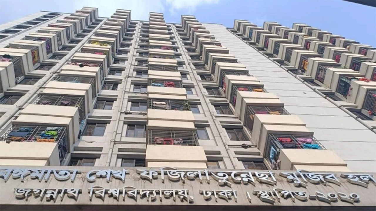 জবি ছাত্রীদের ৪টার মধ্যে হল ত্যাগের নির্দেশ