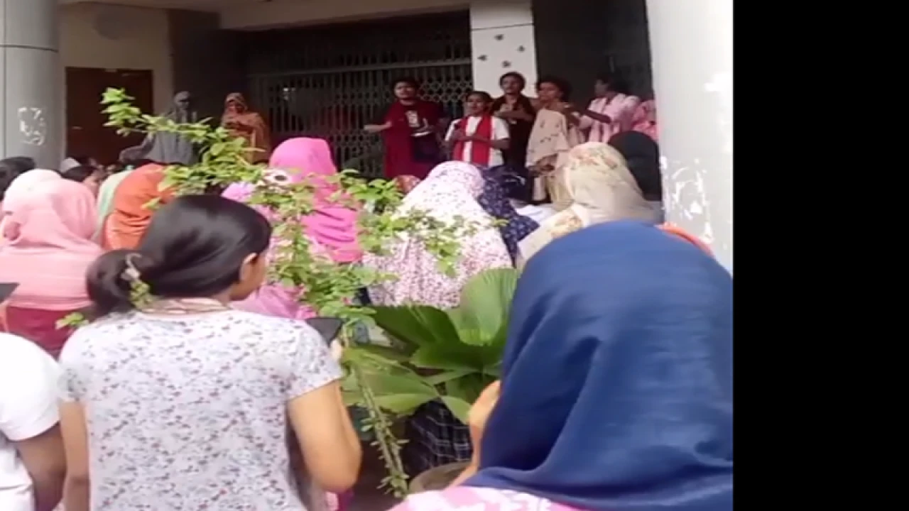 চাপে জবির হল বন্ধের সিদ্ধান্ত প্রত্যাহার