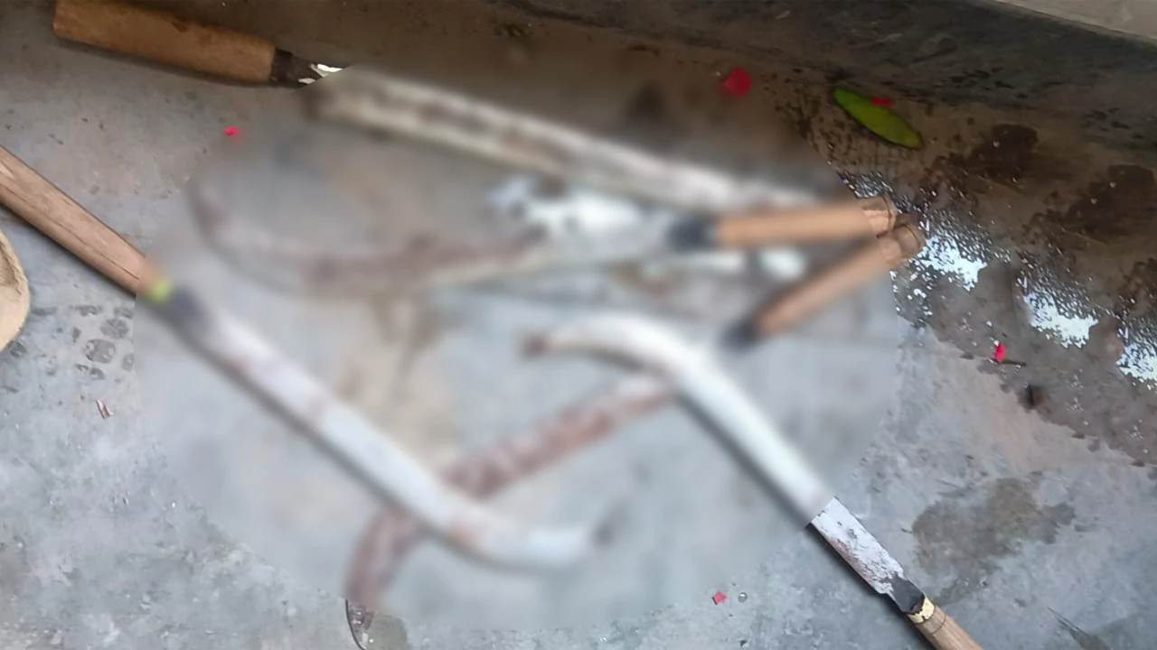 রাবি'র হবিবুর রহমান হলের 'পলিটিক্যাল ব্লক' থেকে দেশীয় অস্ত্র উদ্ধার