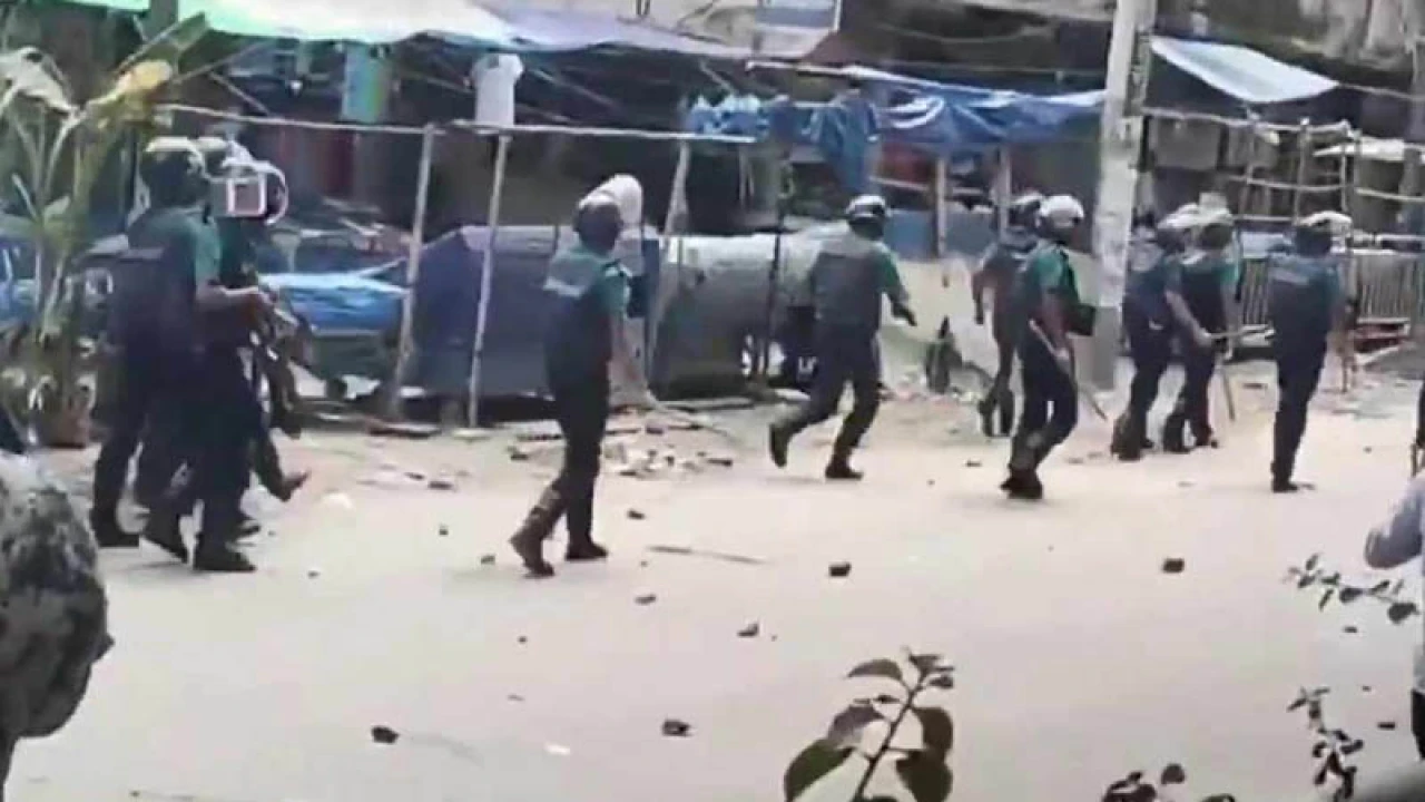 বিএনপির মিছিলে পুলিশের লাঠিপেটা, বেশ কয়েকজন আটক