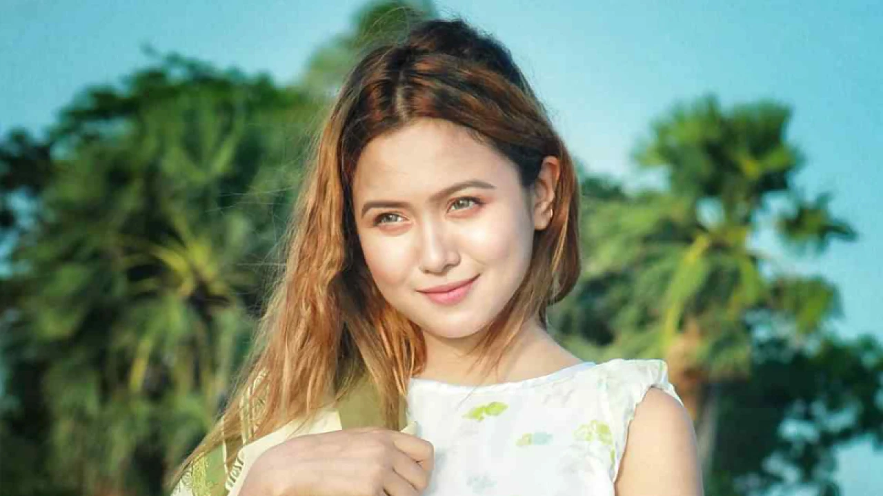 আন্দোলনকারীদের পক্ষে রাস্তায় নামার ঘোষণা অভিনেত্রী চমকের