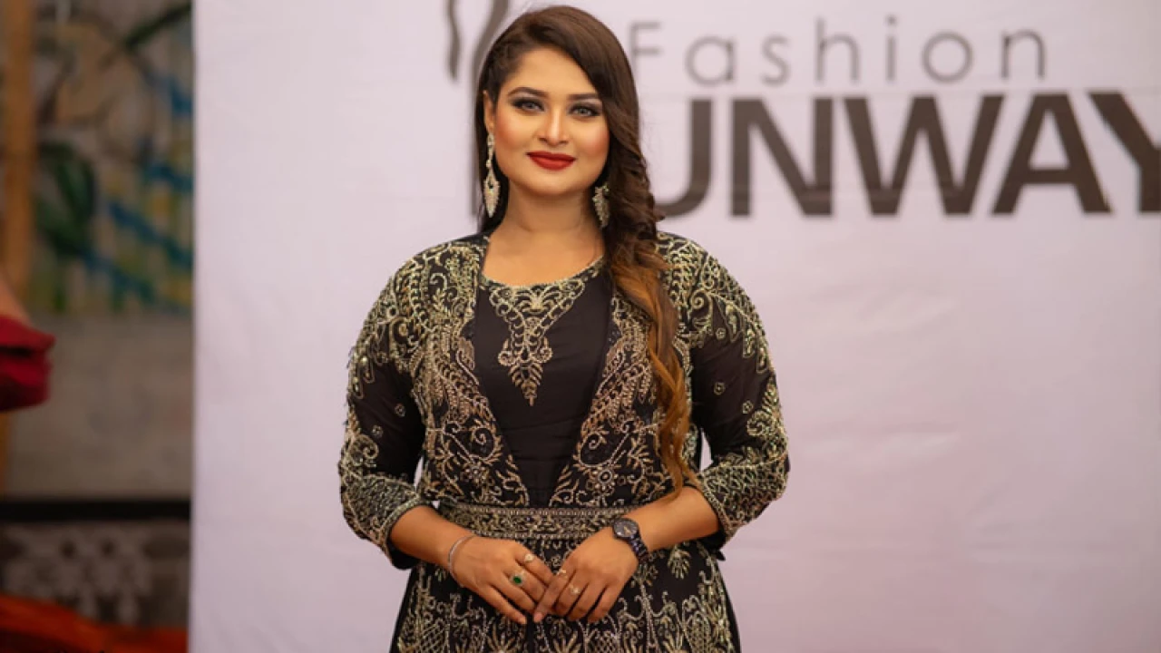 ফেসবুকে পোস্ট করে বিপাকে চিত্রনায়িকা