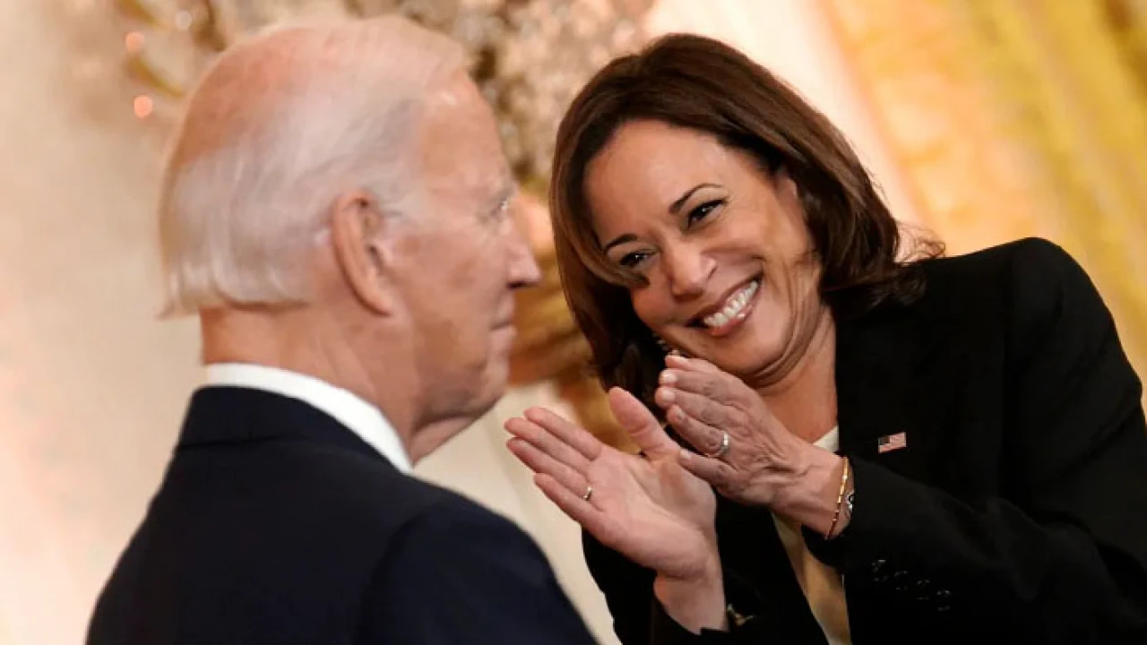 বাইডেন সরে দাঁড়ানোর পর কমলা হ্যারিসের চমক