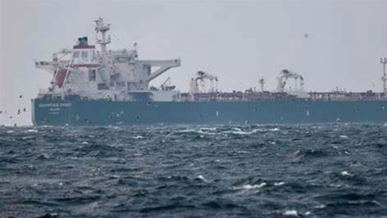 তেলের ট্যাঙ্কার আটক করেছে ইরান