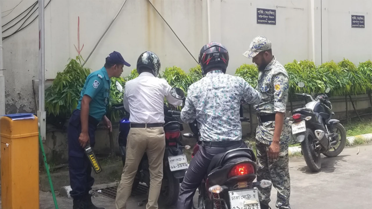 সচিবালয়ে প্রবেশে ব্যাপক তল্লাশি