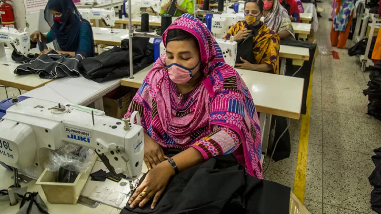 ৫ দিনে পোশাক খাতে ক্ষতি ৮ হাজার কোটি টাকা