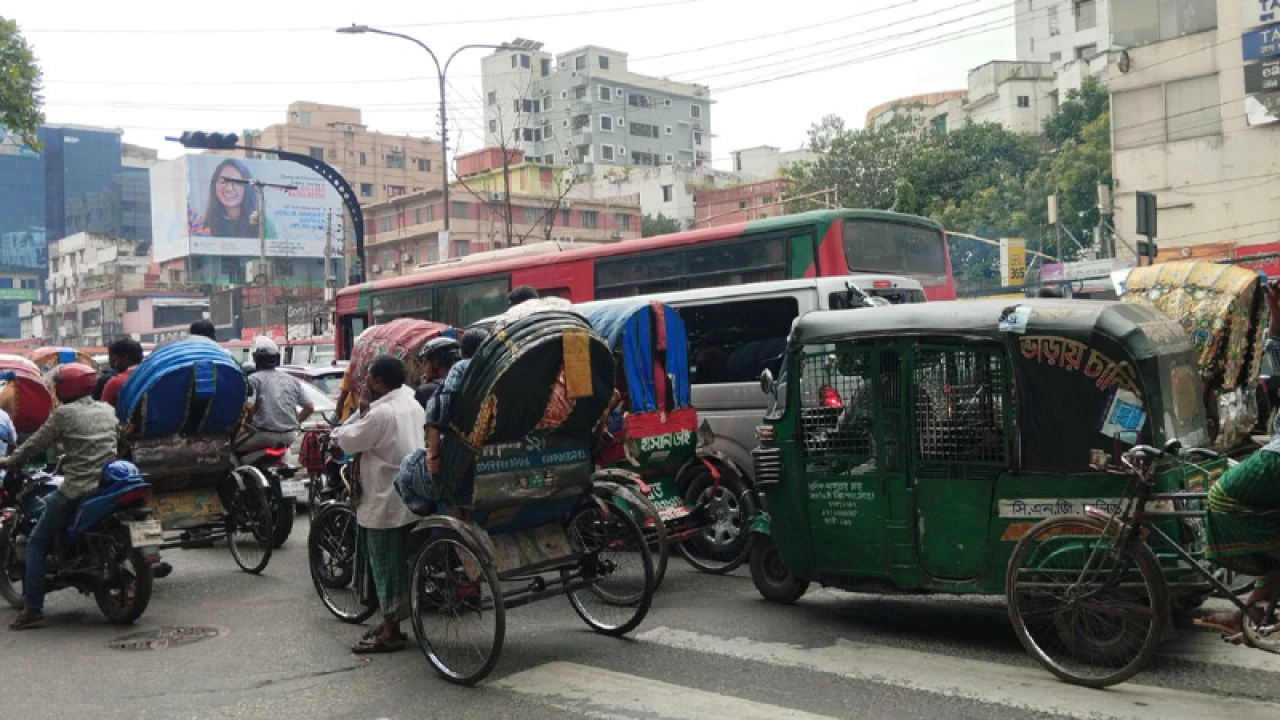 কারফিউ শিথিল: কর্মচঞ্চল ঢাকার রাস্তায় তীব্র যানজট