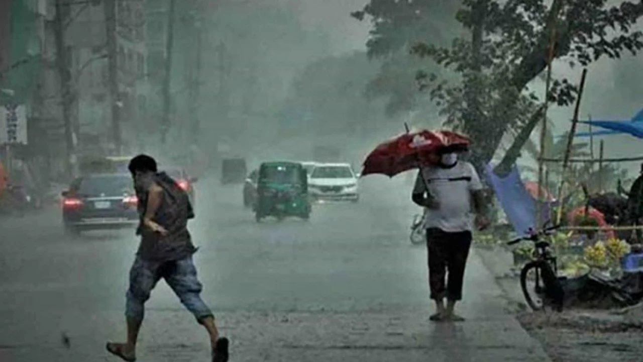 দুপুরের মধ্যে ঝড়বৃষ্টির পূর্বাভাস, ৮ জেলায় সতর্কসংকেত