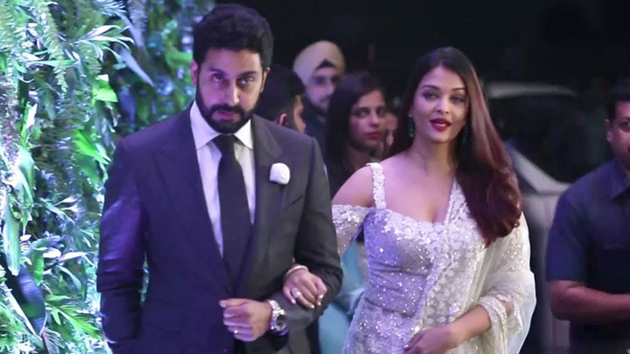 বিচ্ছেদের গুঞ্জনের মধ্যেই ঐশ্বরিয়া ভক্তদের চমকে দিলেন অভিষেক