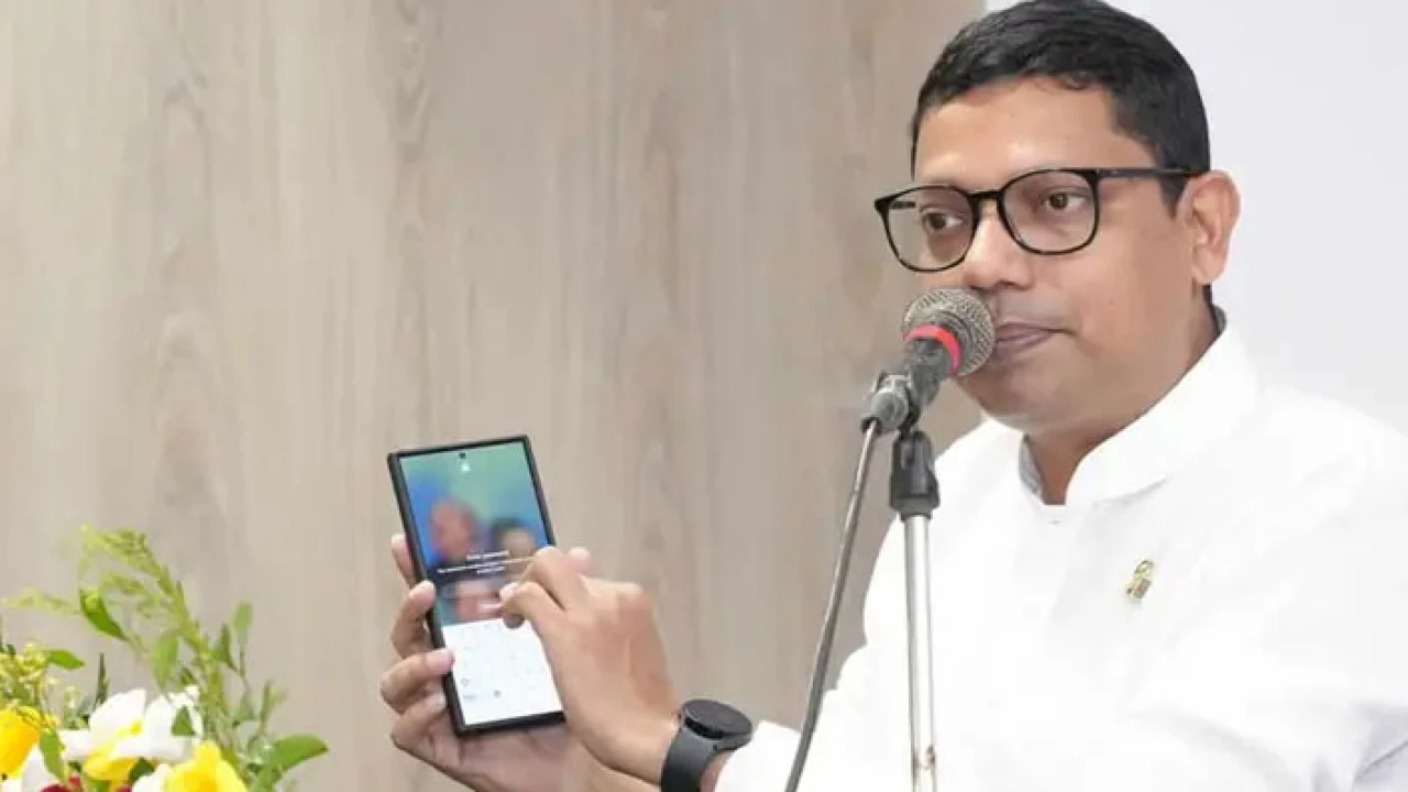 বন্ধ থাকার পরও ফেসবুকে সক্রিয় পলক, কারণ জানালেন নিজেই