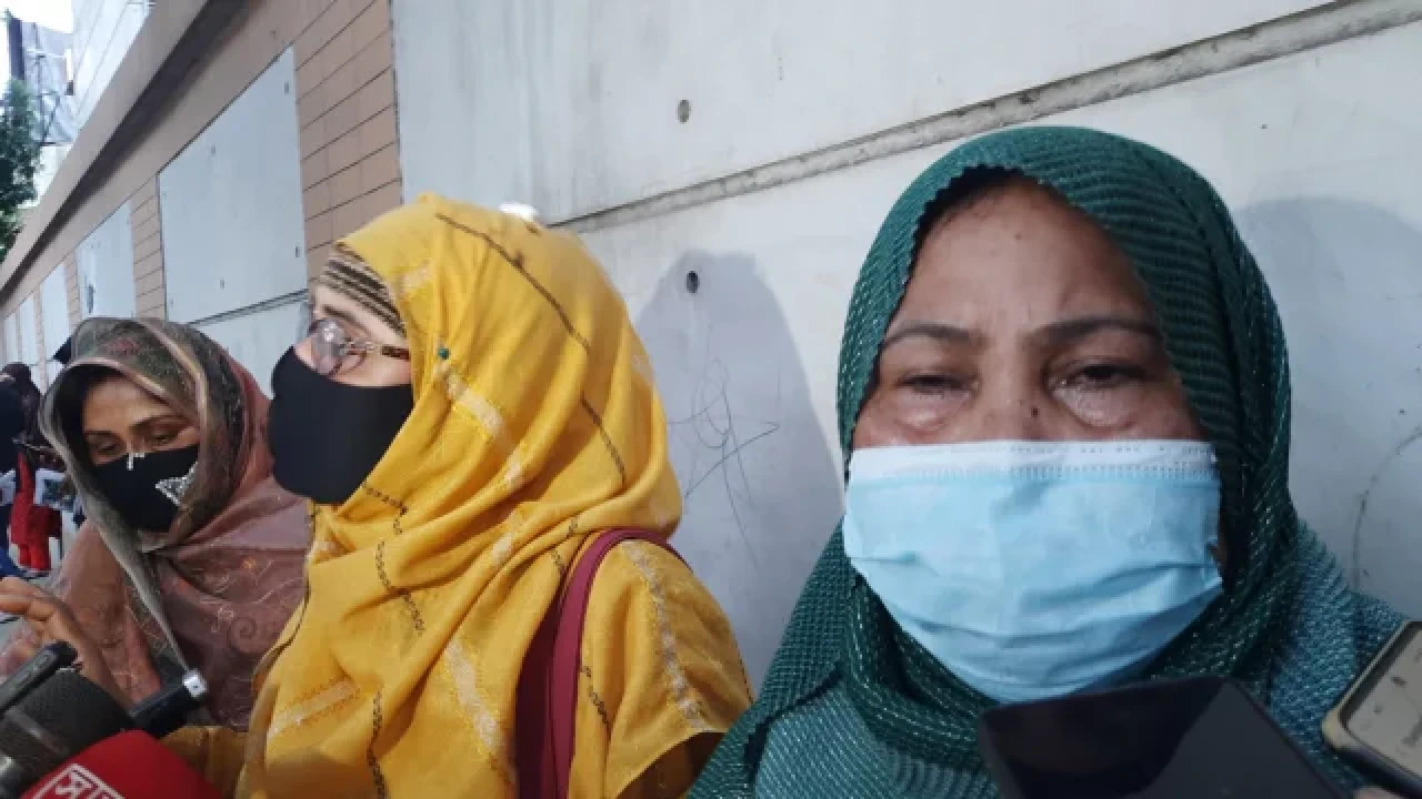 ‘সন্তান ডিবি কার্যালয়ে, আমি কীভাবে চিন্তামুক্ত থাকি’