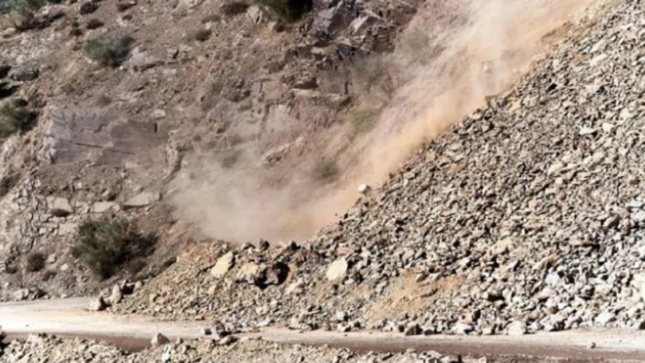 কেরালায় ভয়াবহ ভূমিধস, বহু হতাহতের আশঙ্কা