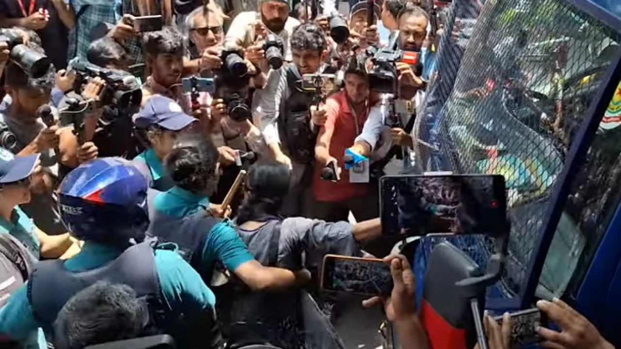 হাইকোর্টের সামনে আন্দোলনে শিক্ষার্থীরা, পুলিশের বাধা