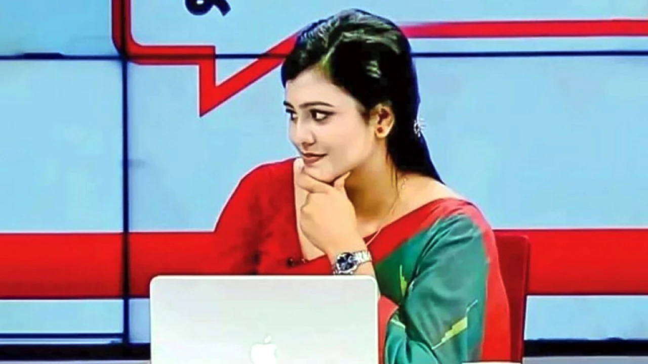 ভাইরাল সেই টকশো নিয়ে মুখ খুললেন উপস্থাপিকা