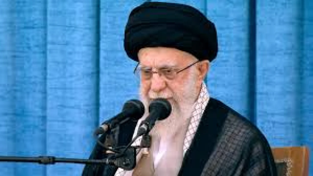ইসরায়েলে হামলার নির্দেশ দিলেন খামেনি