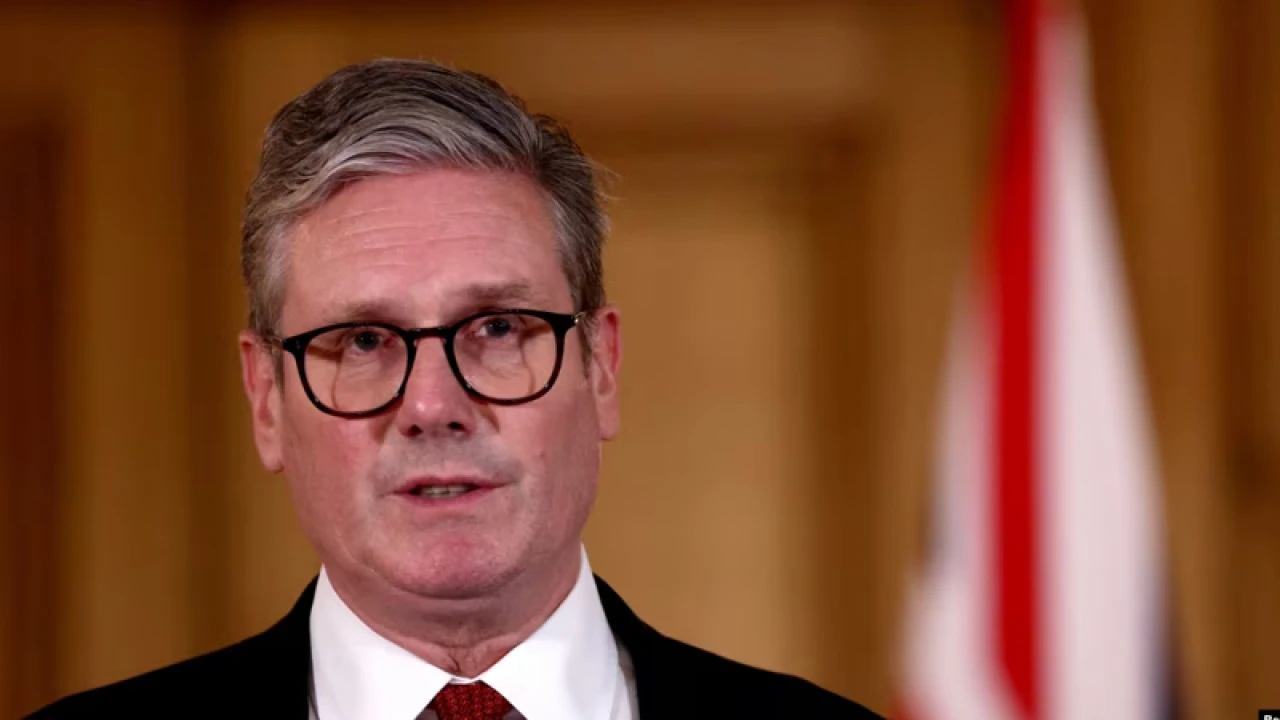 সামাজিক যোগাযোগমাধ্যমকে ব্রিটিশ প্রধানমন্ত্রীর হুঁশিয়ারি