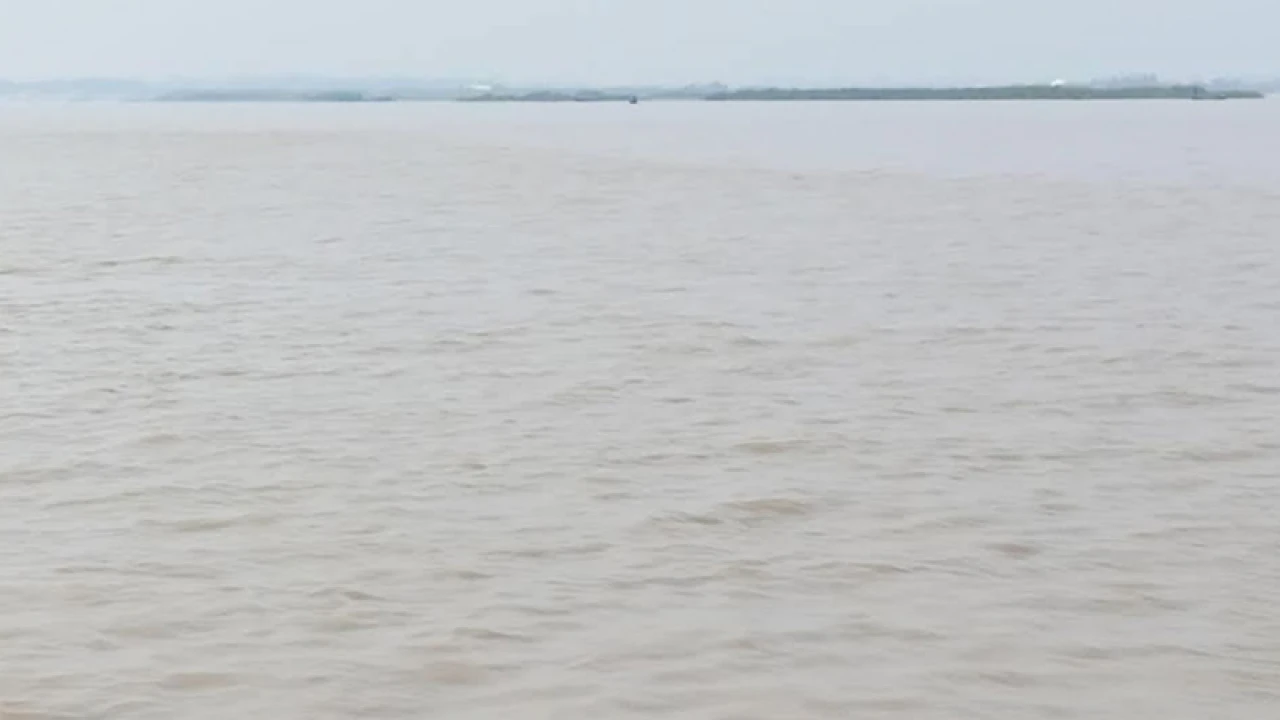 বরযাত্রী নিয়ে ট্রলার ডুবে দুই নারী নিহত, বরসহ নিখোঁজ ৩