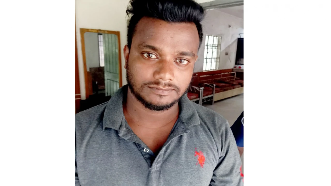 ইরাকি মালিকের ‘অশ্লীল ভিডিও’ ধারণ, দেশে ফিরে চাঁদা দাবি করেন আনিছুর