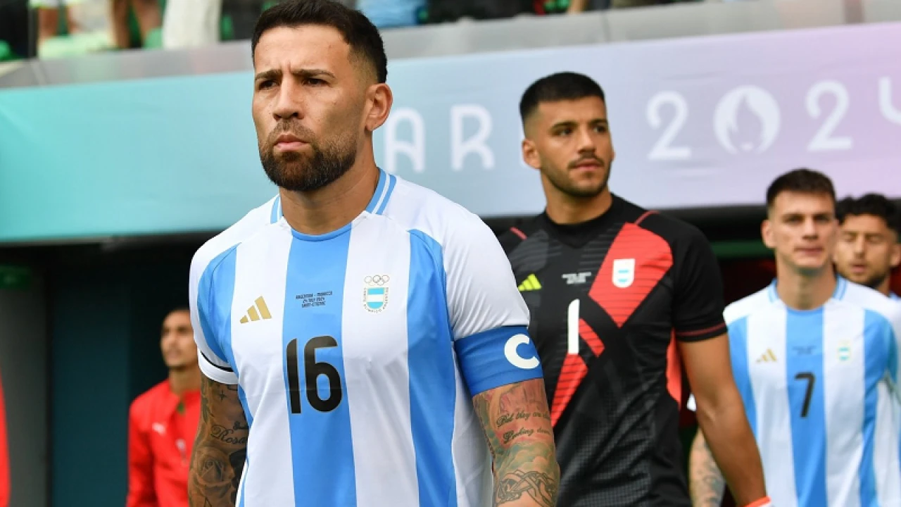 পরিবারের সামনে অশ্লীল অঙ্গভঙ্গি মানতে পারছেন না ওতামেন্দি