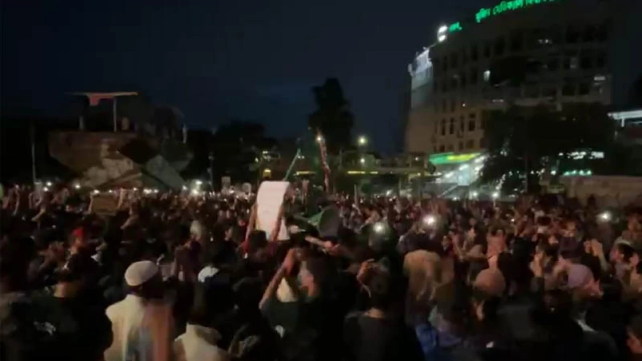 শাহবাগ মোড়-রাজু ভাস্কর্যে আন্দোলনকারীদের অবস্থান