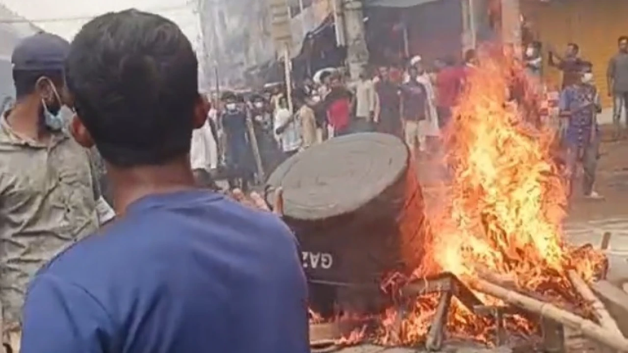 পুলিশের সঙ্গে সংঘর্ষের মধ্যে পড়ে একজন নিহত