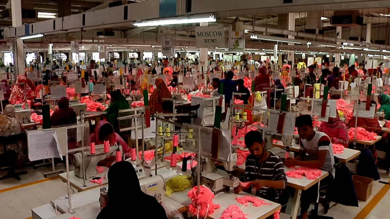 অসহযোগ আন্দোলনে পোশাকখাতের ৪৮ ব্যবসায়ীর সংহতি