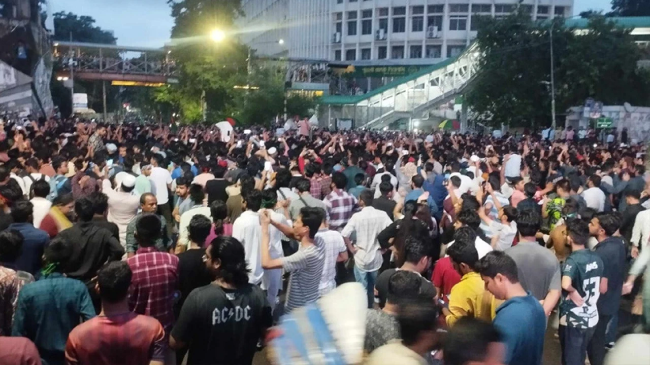 ২ ঘণ্টা অবরোধের পর শাহবাগ ছাড়লেন আন্দোলনকারীরা