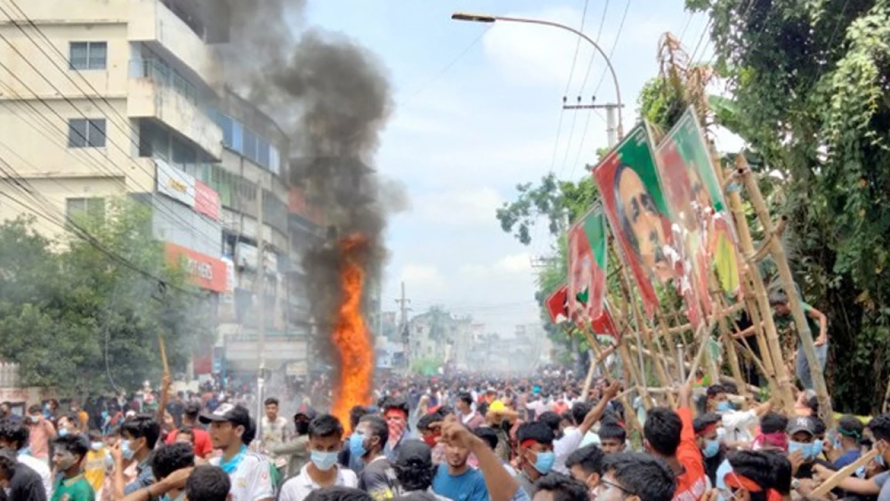 দিনাজপুরে হুইপ ও বিচারপতির বাড়িতে অগ্নিসংযোগ