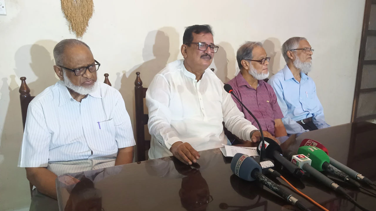 ‘নিজের জান দেব, আমাদের ওপরে গুলি করুক’