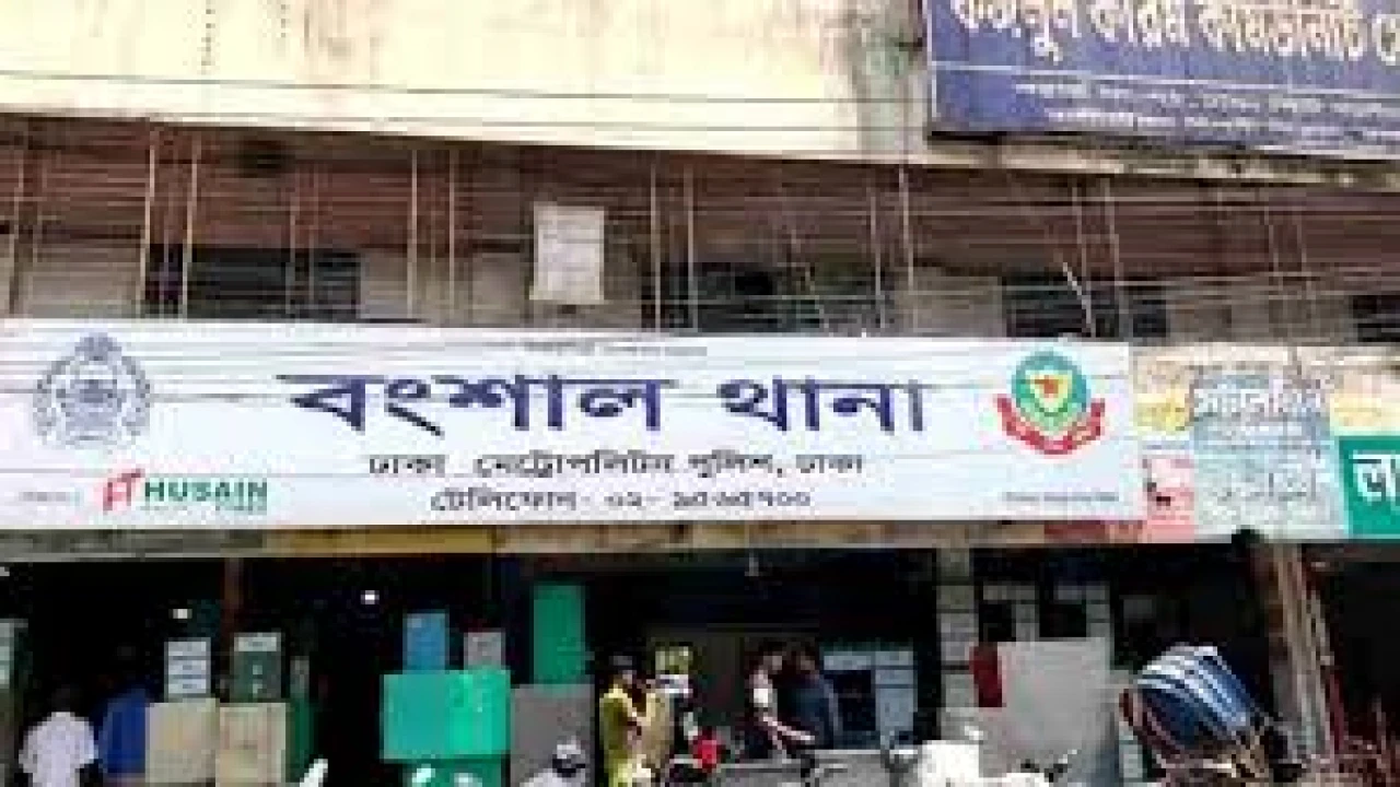 বংশাল থানায় হামলা, যুবলীগ কার্যালয়ে ভাংচুর