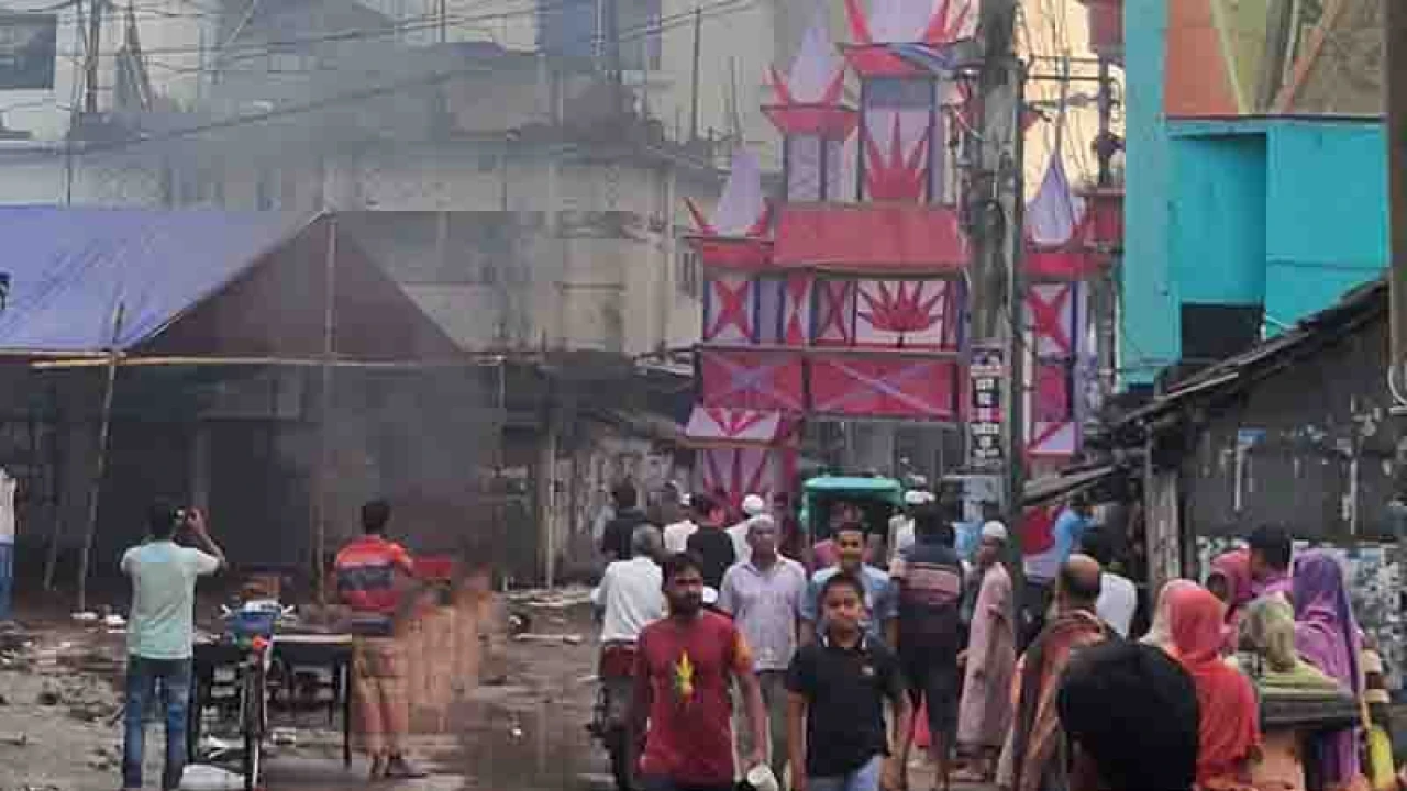 প্রতিমন্ত্রী পলকের বাড়ি ভাঙচুর, মালামাল লুট