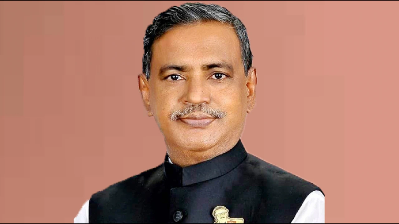 পরিবার নিয়ে পালিয়েছেন কাদের মির্জা