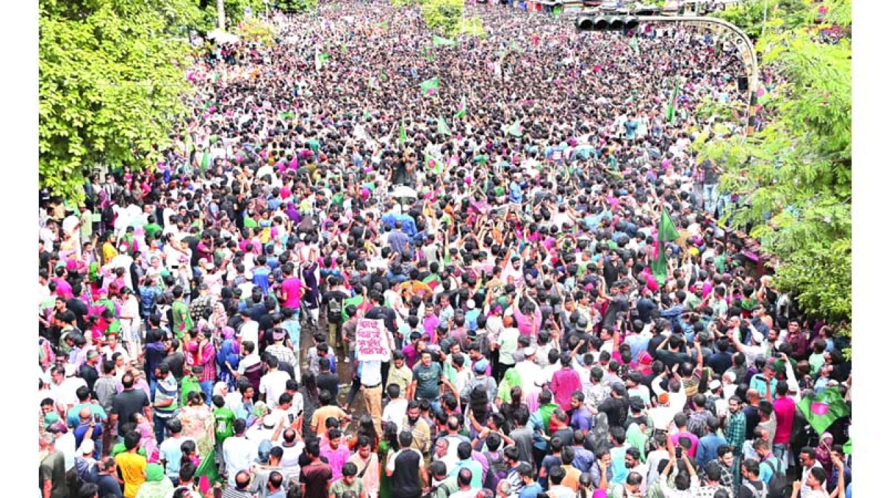 ছাত্র-জনতার অভ্যুত্থানে হাসিনার পতন