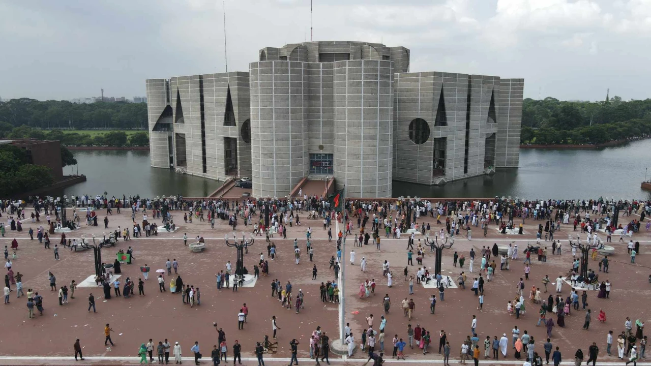 জাতীয় সংসদ বিলুপ্ত ঘোষণা