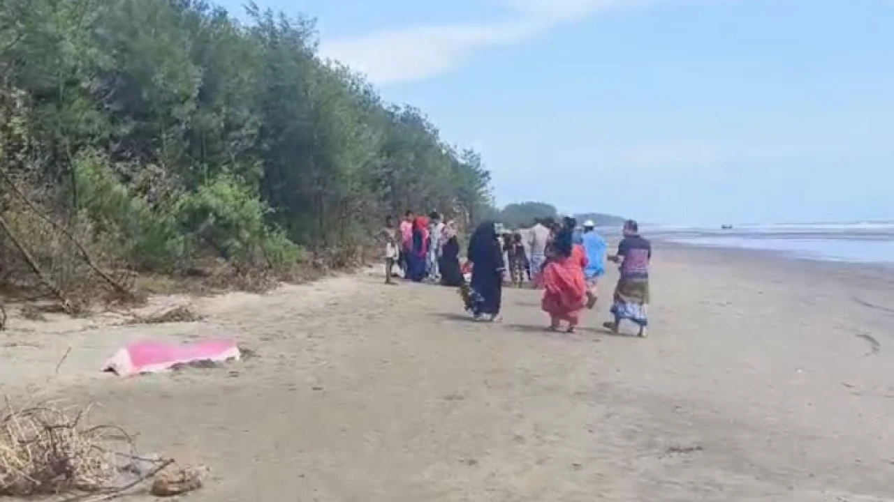 পালিয়ে আসা রোহিঙ্গাদের নৌকাডুবি, ১৮ মরদেহ উদ্ধার