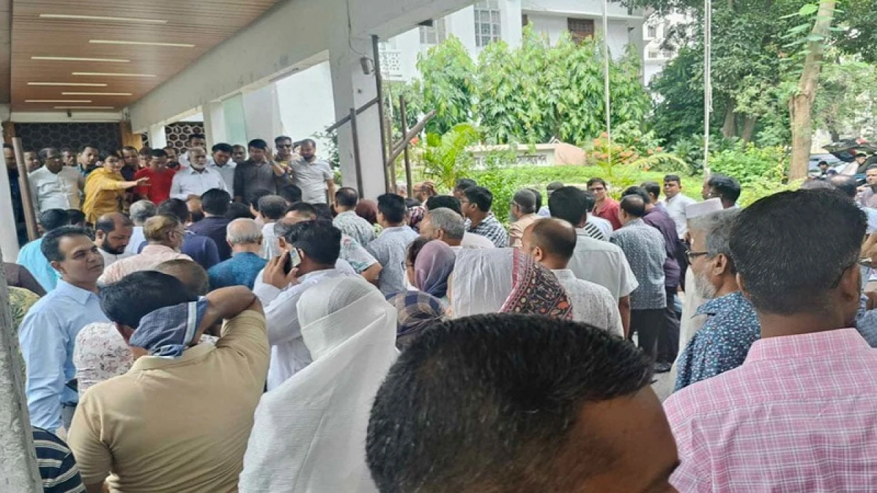 প্রধান বিচারপতির পদত্যাগের দাবিতে আইনজীবীদের বিক্ষোভ