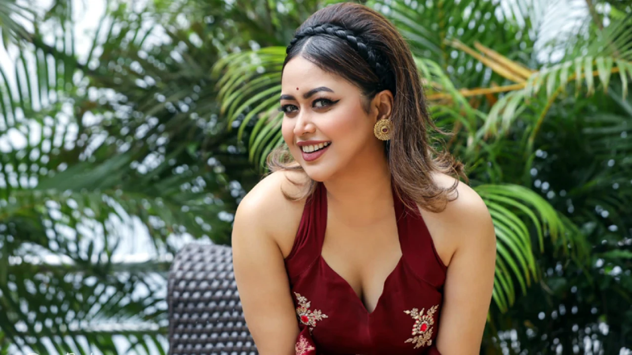 ভাবনার ‘বাকস্বাধীনতা’য় আট ছবি