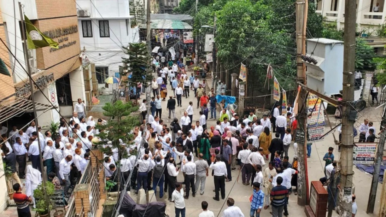 ঢাকা বারে বিএনপিপন্থী আইনজীবীদের বিক্ষোভ অব্যাহত
