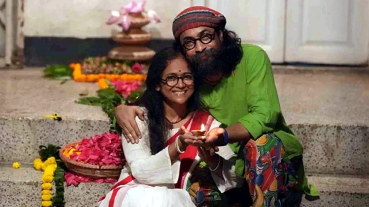 আমরা বুঝতে পারছিলাম না কী করব: রাহুল আনন্দের স্ত্রী